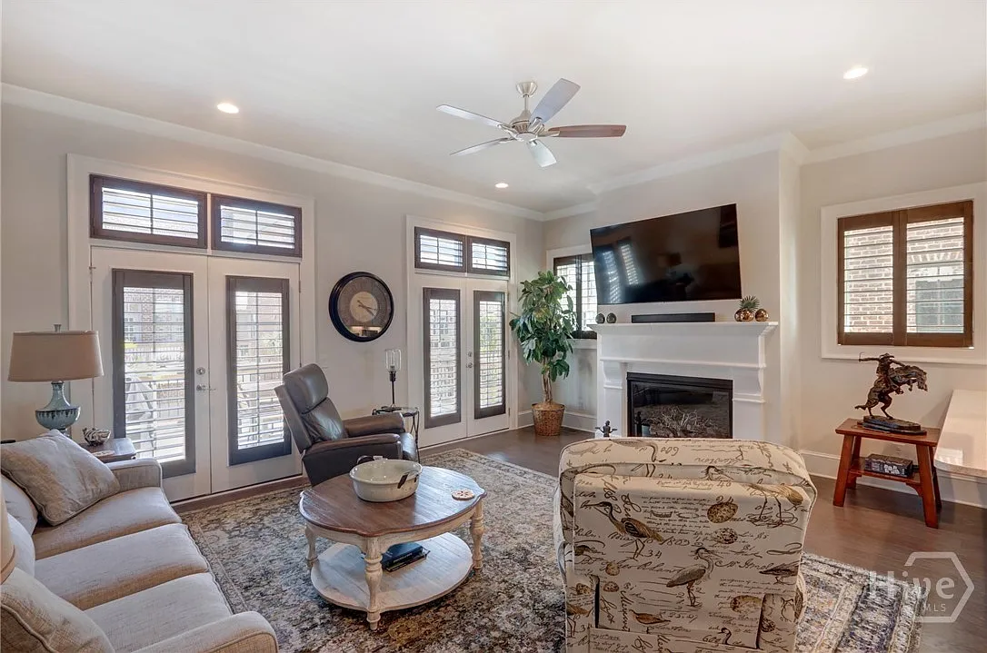 2 bed, 4.0 bath, 2118 sqft, $5,420 — Photo 2