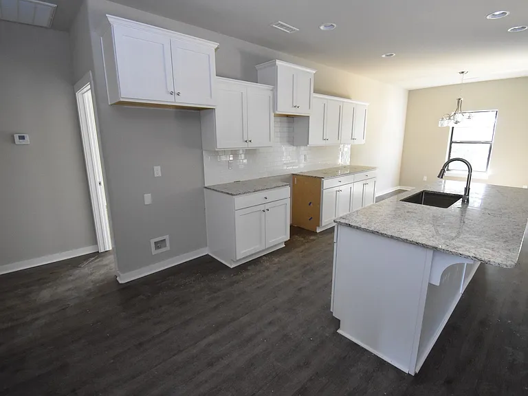 481 N Tacoma St — Photo 4