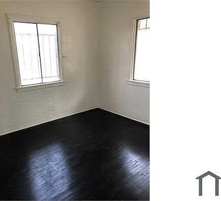 4th image of 823 E Hyde Park Blvd