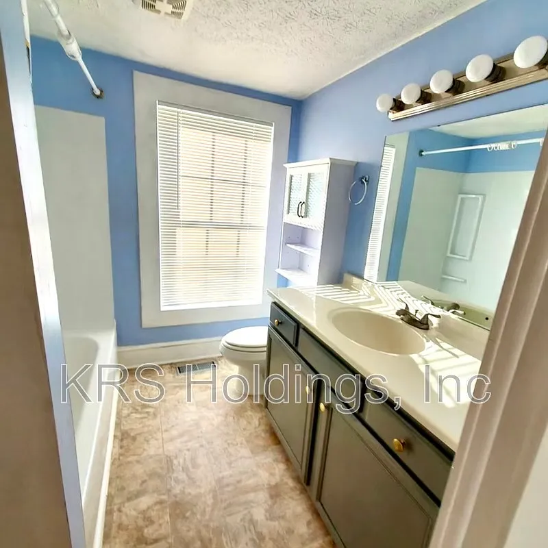 3 bed, 1.5 bath, 1340 sqft, $1,649 — Photo 4