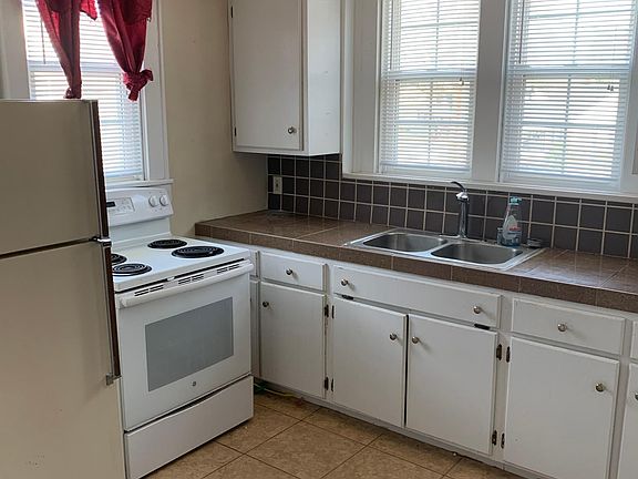 4th image of 204 Bedford Pl #B
