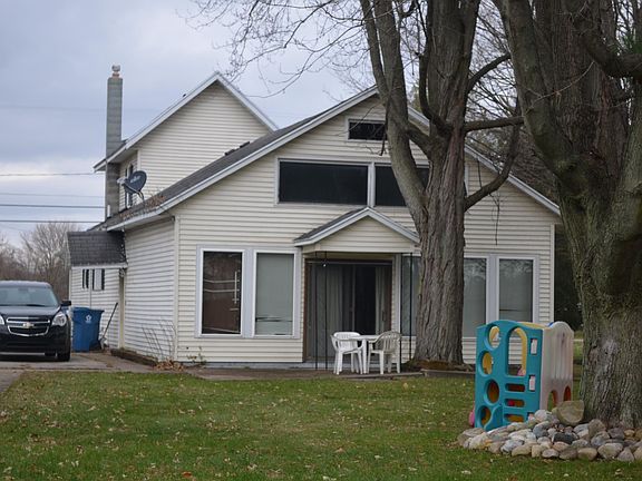3rd image of 509 W Burr Oak St