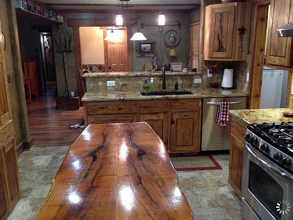 2nd image of 207 Cardinal Dr