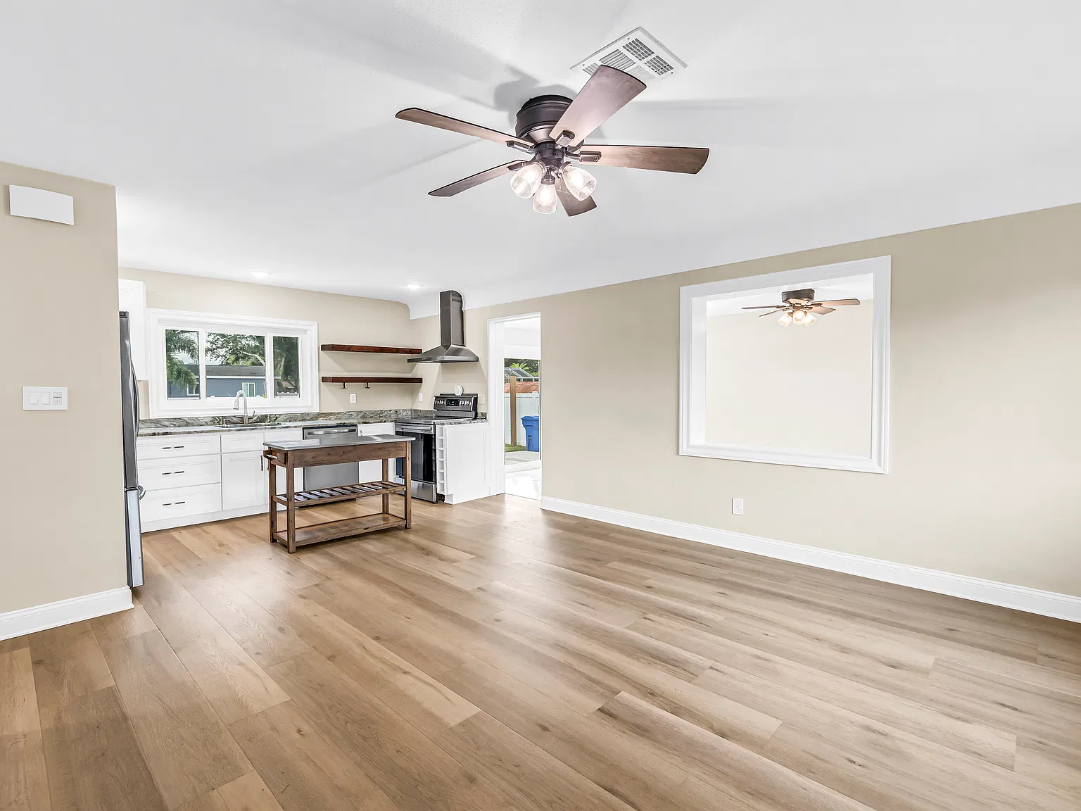 2 bed, 948 sqft, $2,500 — Photo 4