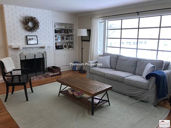 3rd image of 2580 Lucy Ln