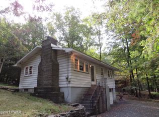 105 Oak Tree Dr, Greentown, PA 18426