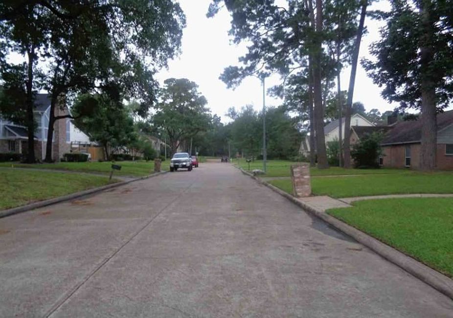 Exterior Neighborhood (street photo)