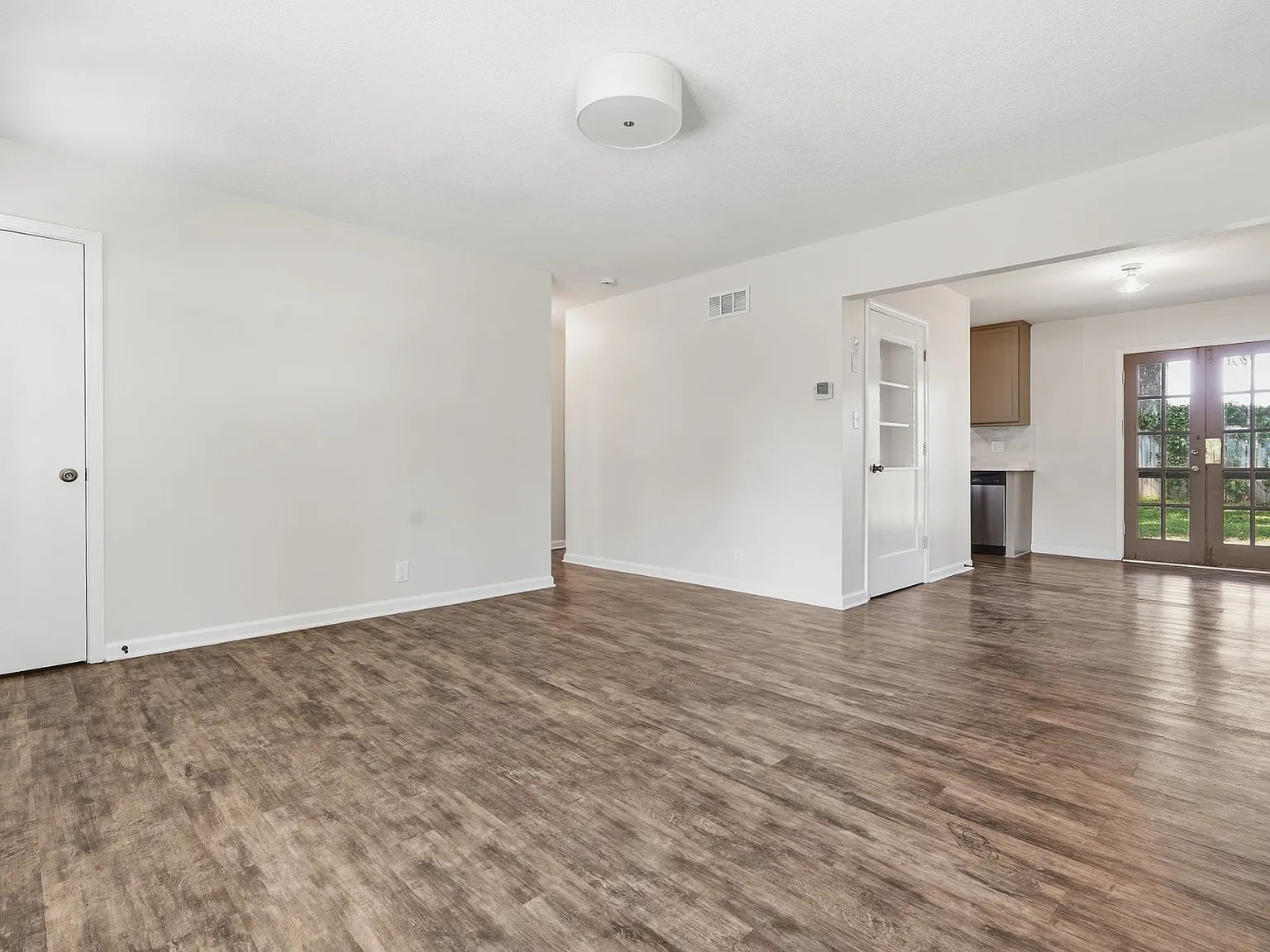 2 bed, 840 sqft, $2,000 — Photo 4
