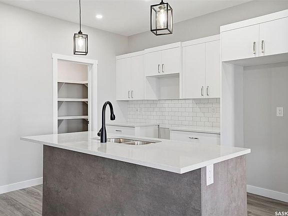 5th image of 811 Brighton BOULEVARD