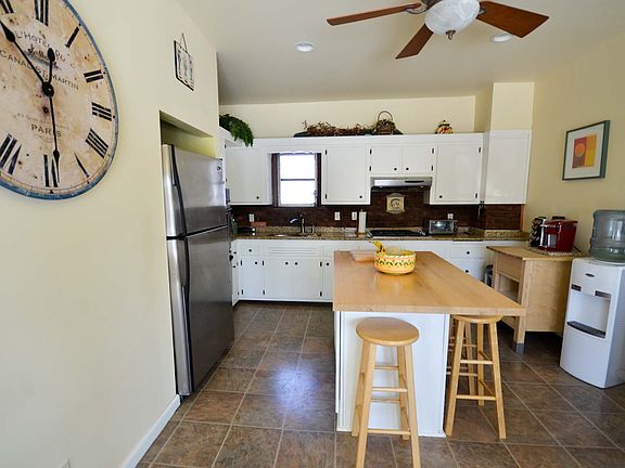 3rd image of 76 Herring St