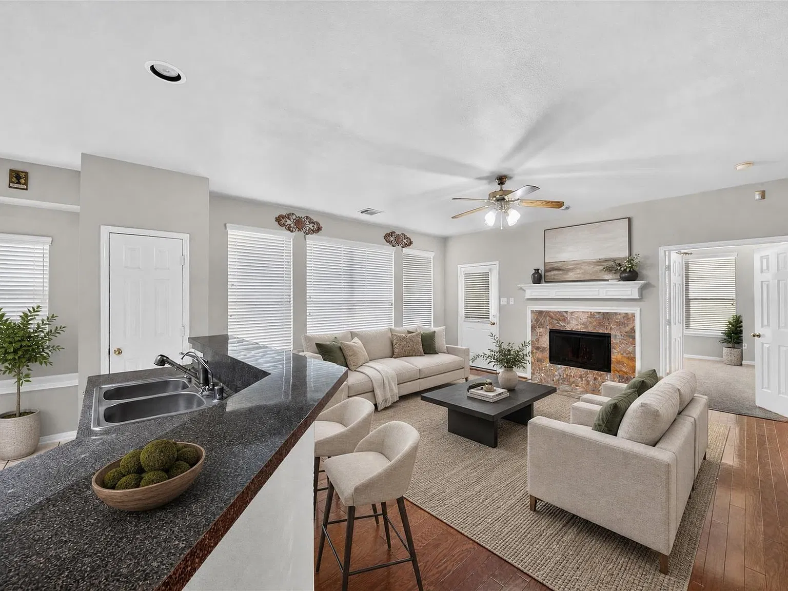4 bed, 2.0 bath, 1838 sqft, $2,100 — Photo 2