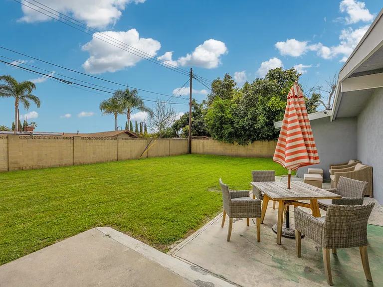 9582 Parade St — Photo 10