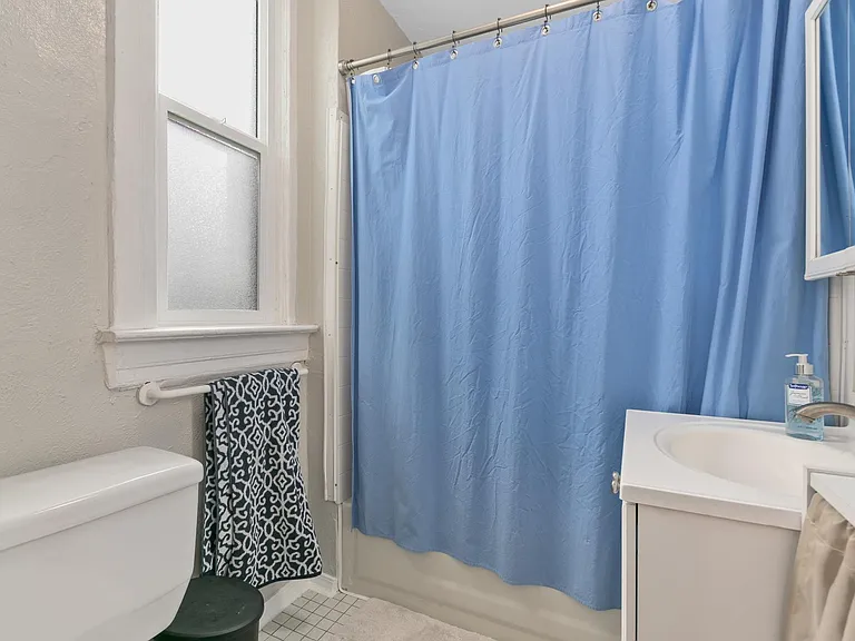 543 N Logan St — Photo 8