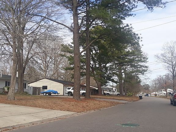4th image of 450 Barcelona Ln