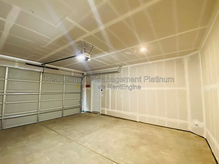 2752 E Tamarind Dr — Photo 37