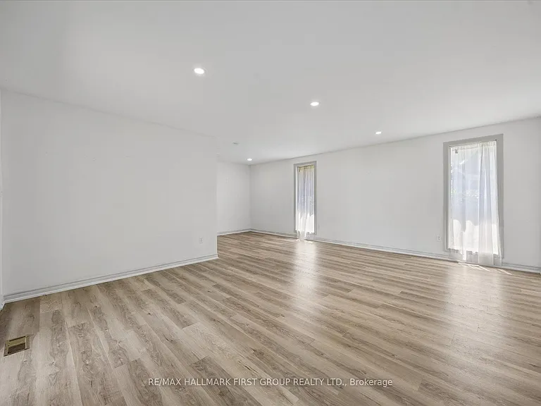 211 Casimir St — Photo 10
