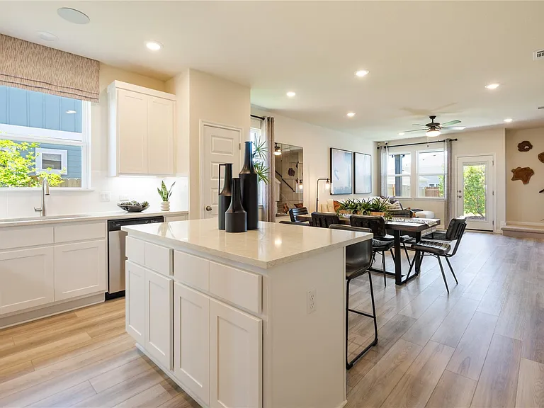 2428 Ekvall Dr — Photo 5