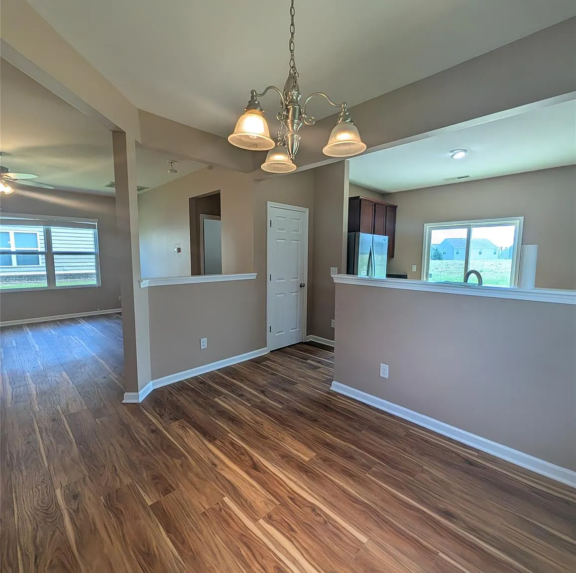 4 bed, 3.0 bath, $2,300 — Photo 4