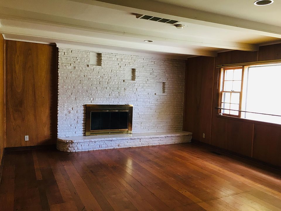 2nd image of 4669 S Urbana Ave