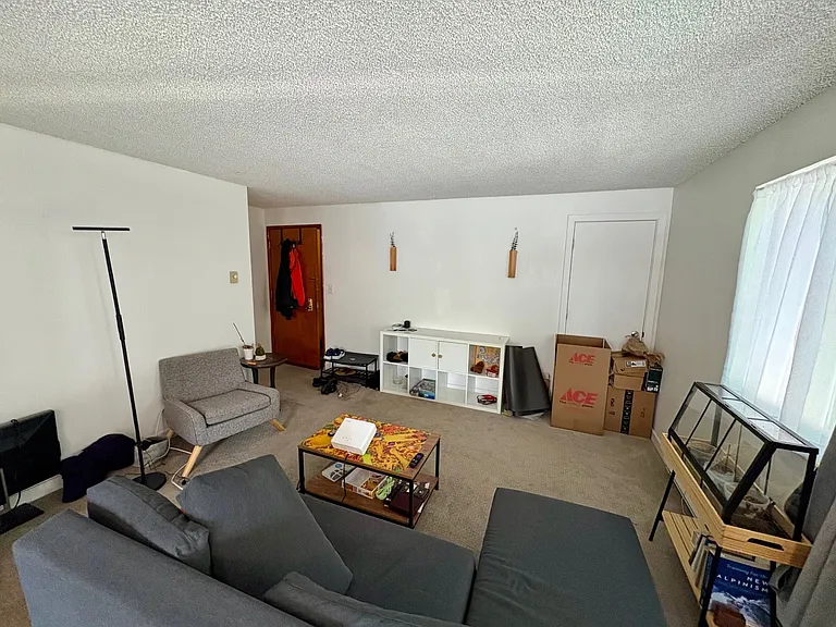 4267 Woodland Park Ave N #204 — Photo 4