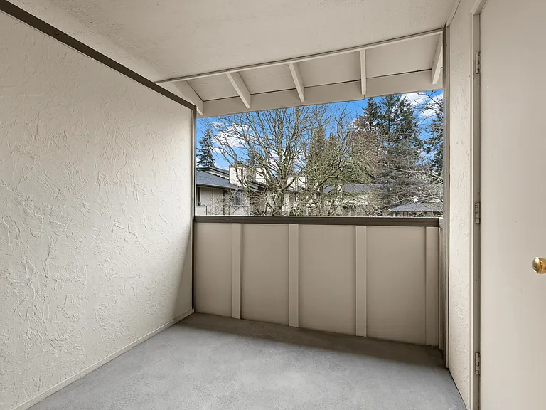 1 Bed 1 Bath - 740 Sq Ft 1 Bed 1 Bath - 740 Sq Ft