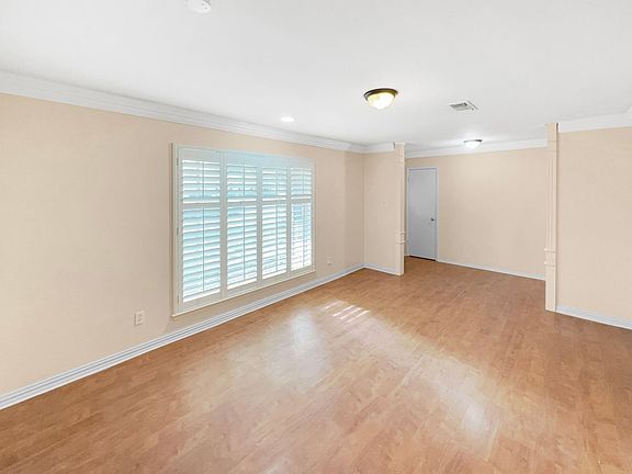 4th image of 2703 Peachtree Ln