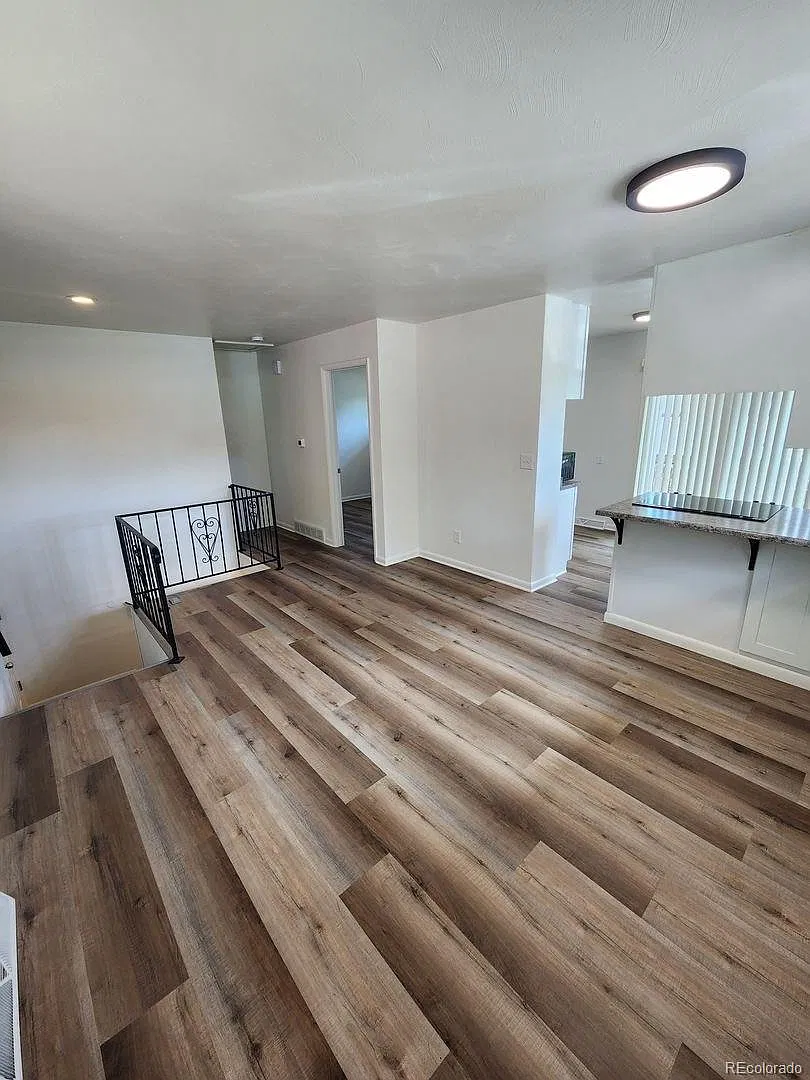 3 bed, 1.5 bath, 1400 sqft, $2,295 — Photo 1