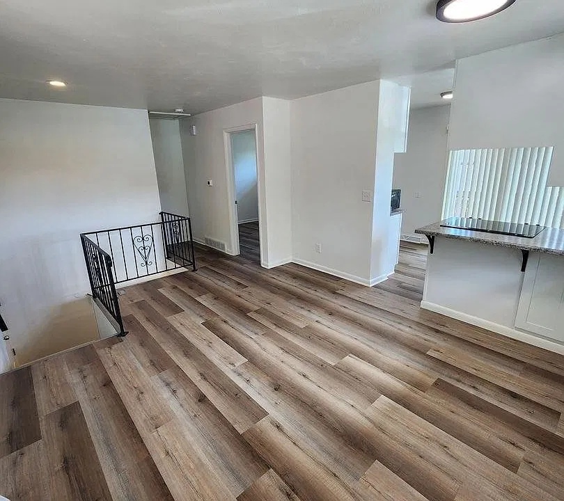 860 Utica St