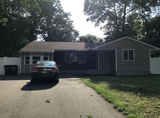 27 Smith Ln, Centereach, NY 11720