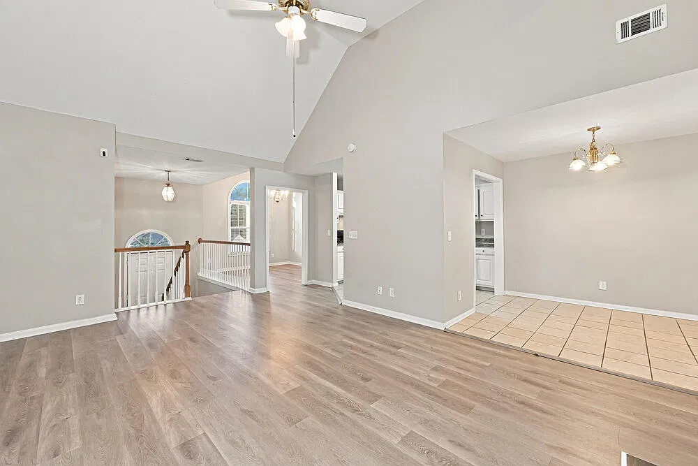4 bed, 3.0 bath, 2362 sqft, $2,305 — Photo 4