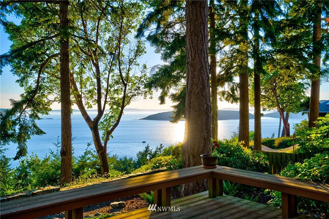 4052 Edith Point Rd photo 1