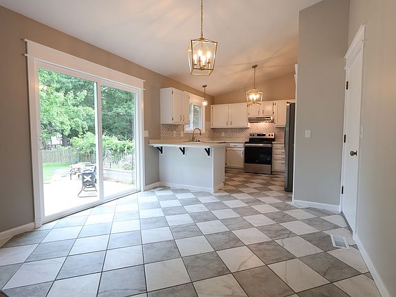 4th image of 622 Rustic Valley Dr