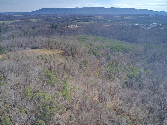 3rd image of 143 Sandstone Ln