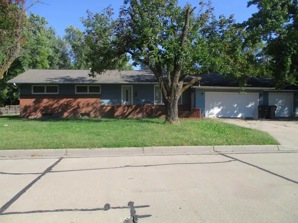 418 S Weaver St, Hesston, KS 67062