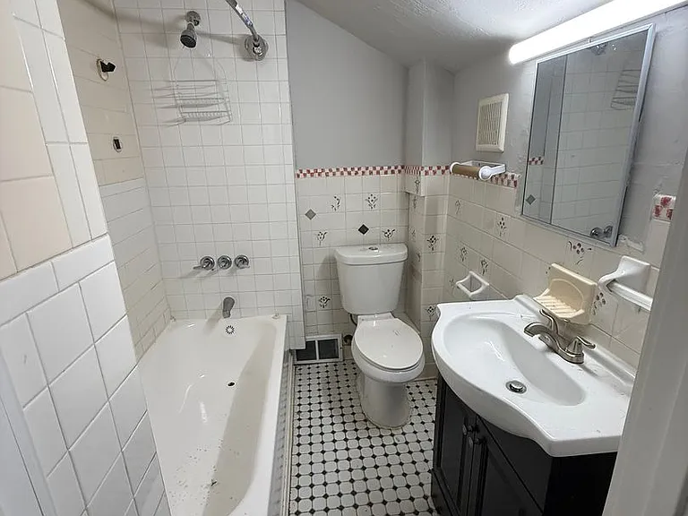 15611 Glander Ave — Photo 8