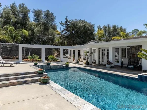 1556 Via Rancho Pkwy, Escondido, CA 92029