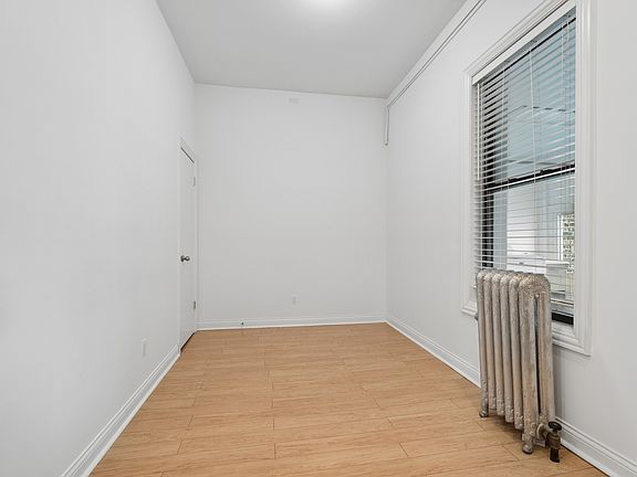 5th image of 634 W Wellington Ave