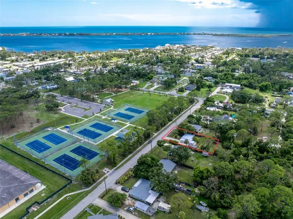 348 W Wentworth St, Englewood, FL 34223