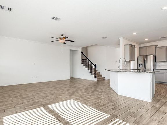 2nd image of 2614 Autumn Hills Ln