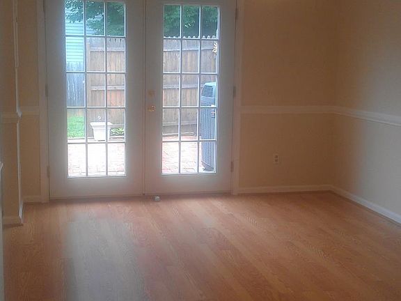 4th image of 467 Denning Ct