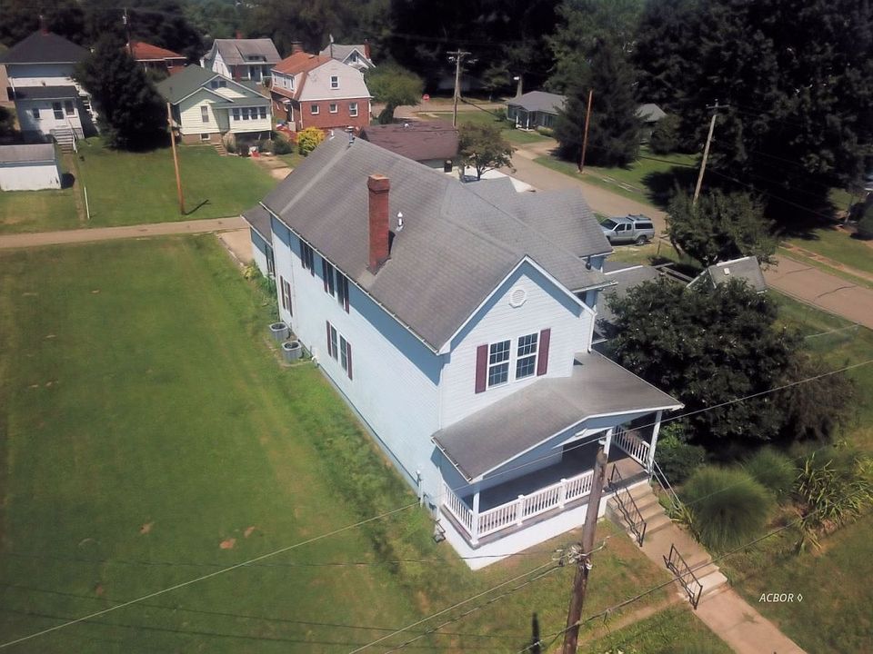 1st image of 102 Sharon St #1