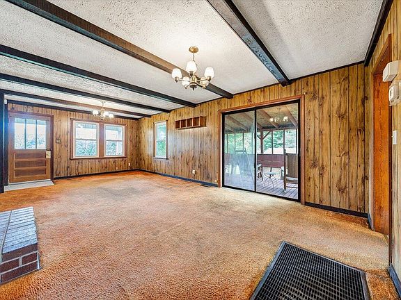 5th image of 1022 Pearsall Dr