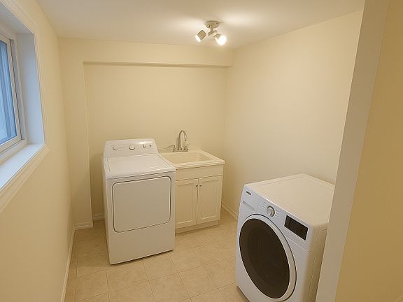 4th image of 545 Willowbank Trl