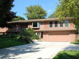 462 Timbercrest Ct, Cedarburg, WI 53012