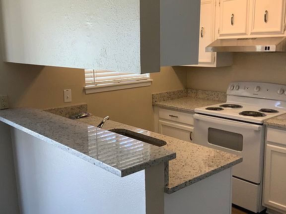 3rd image of 4740 Casa Oro St
