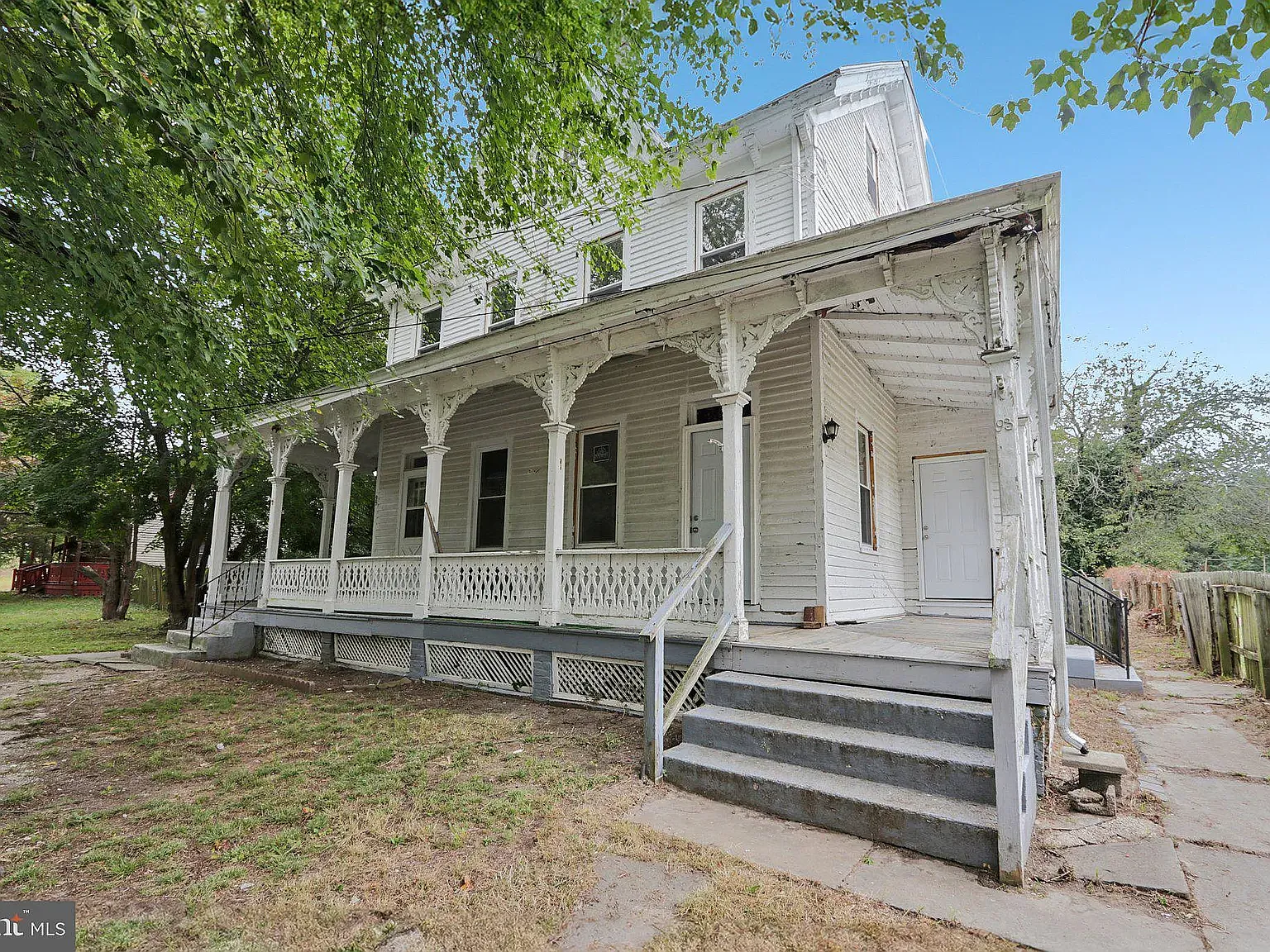 3 bed, 1.5 bath, 1285 sqft, $1,900 — Photo 1