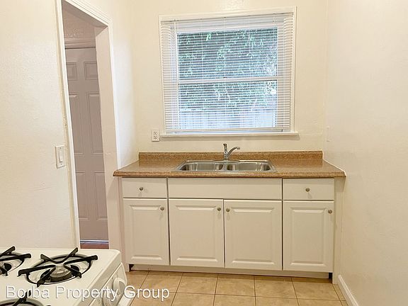 3rd image of 1021 Coronado Ave #7