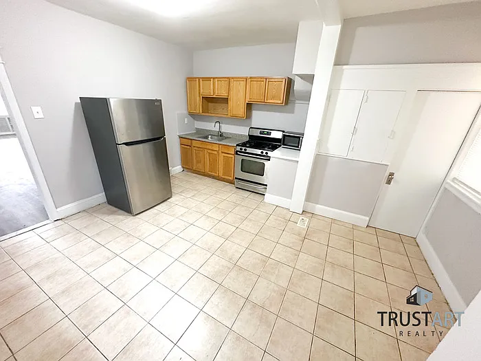 1533 N Robinson St photo 1