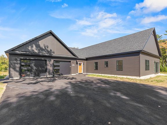 3rd image of 40 Smiling Acres Drive