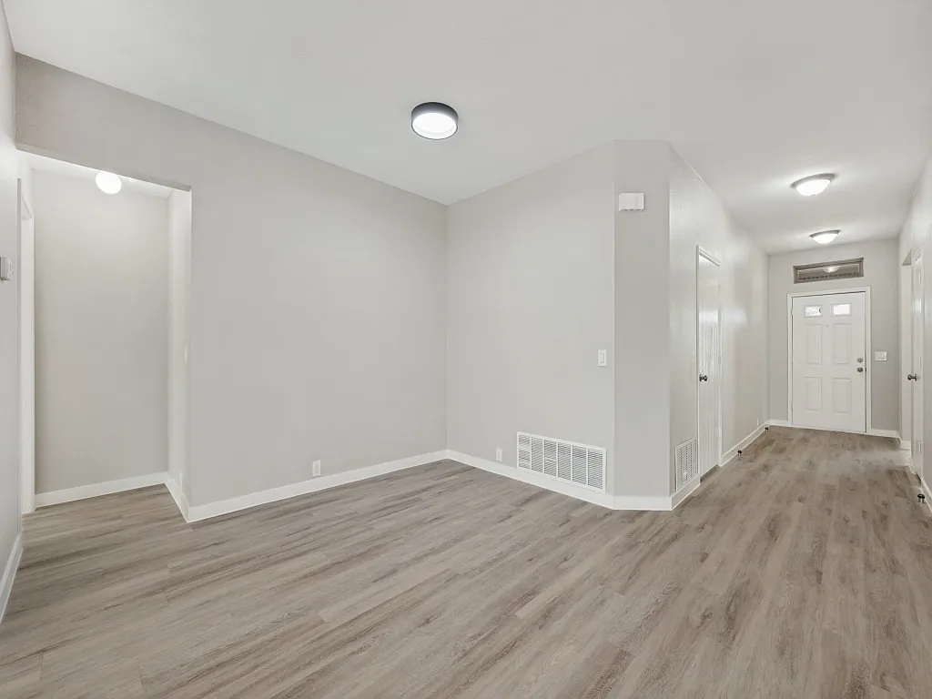3 bed, 1761 sqft, $2,400 — Photo 3